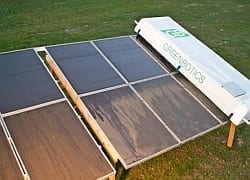 Diseñadores de un robot para lavar paneles solares ganan 200,000 dlls.